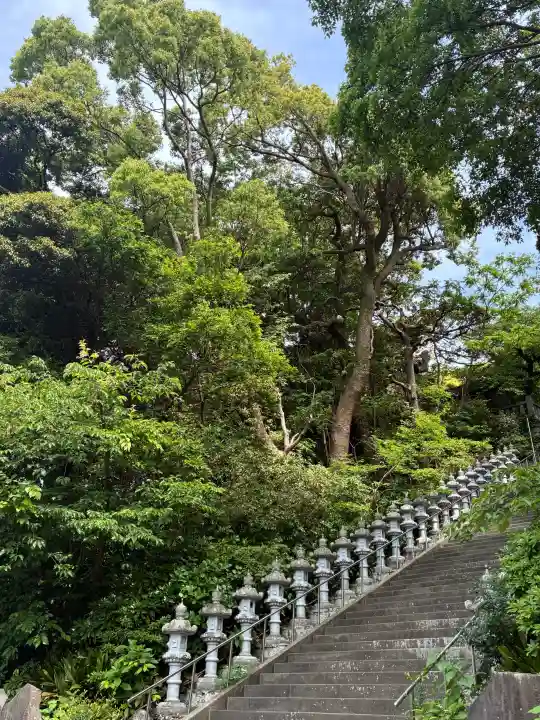 貴船神社の{uncategorized: "未分類", other: "その他", undefined: "問題あり", building: "その他建物", grave: "お墓", sacred_gate: "鳥居", guardian: "狛犬", statue: "像", buddha: "仏像", history: "歴史", nature: "自然", garden: "庭園", animal: "動物", pagoda: "塔", temizu: "手水舎", mountain_gate: "山門・神門", sanctuary: "本殿・本堂", subordinate: "末社・摂社", art: "芸術", scenery: "景色", jizo: "地蔵", ema: "絵馬", goshuin: "御朱印", omikuji: "おみくじ", items: "授与品その他", amulet: "お守り", goshuincho: "御朱印帳", eats: "食事", festival: "お祭り", votive_dance: "神楽", shichigosan: "七五三参", wedding: "結婚式", experience: "体験その他", initially: "初詣", around: "周辺", anti_infection: "感染症対策"}