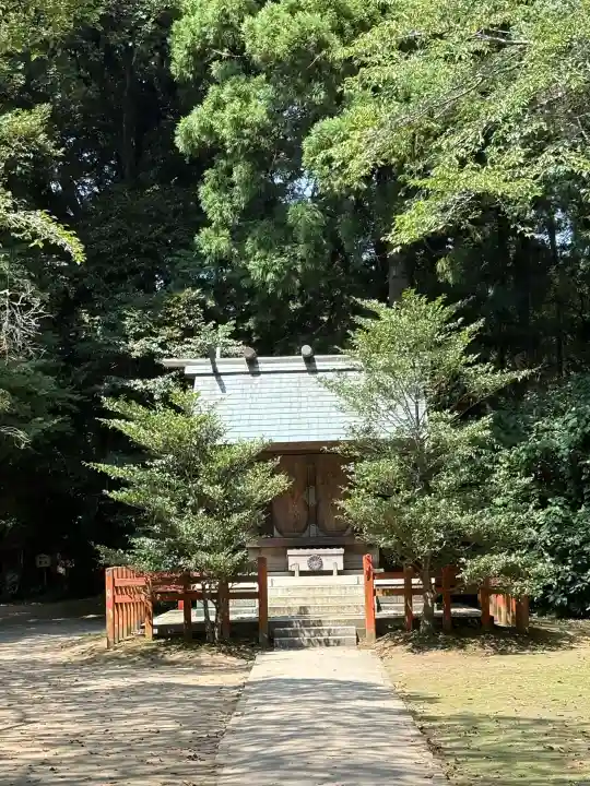香取神宮奥宮の{uncategorized: "未分類", other: "その他", undefined: "問題あり", building: "その他建物", grave: "お墓", sacred_gate: "鳥居", guardian: "狛犬", statue: "像", buddha: "仏像", history: "歴史", nature: "自然", garden: "庭園", animal: "動物", pagoda: "塔", temizu: "手水舎", mountain_gate: "山門・神門", sanctuary: "本殿・本堂", subordinate: "末社・摂社", art: "芸術", scenery: "景色", jizo: "地蔵", ema: "絵馬", goshuin: "御朱印", omikuji: "おみくじ", items: "授与品その他", amulet: "お守り", goshuincho: "御朱印帳", eats: "食事", festival: "お祭り", votive_dance: "神楽", shichigosan: "七五三参", wedding: "結婚式", experience: "体験その他", initially: "初詣", around: "周辺", anti_infection: "感染症対策"}