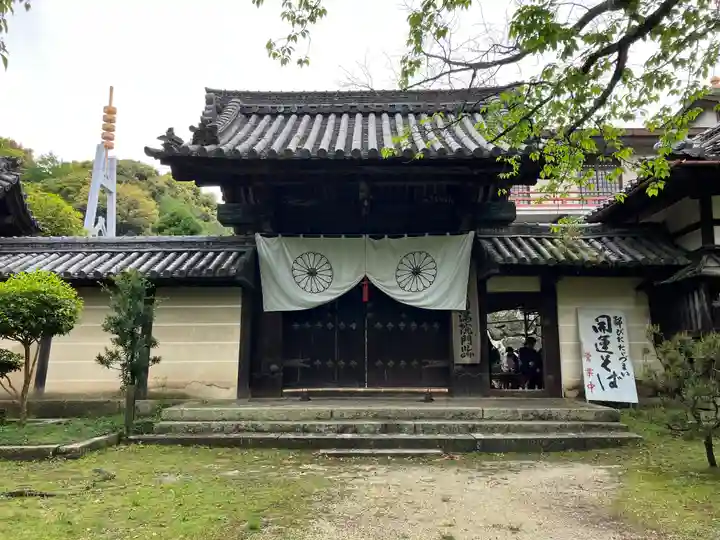 円満院門跡の山門・神門