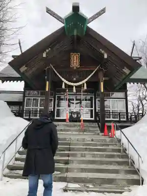 豊足神社の{uncategorized: "未分類", other: "その他", undefined: "問題あり", building: "その他建物", grave: "お墓", sacred_gate: "鳥居", guardian: "狛犬", statue: "像", buddha: "仏像", history: "歴史", nature: "自然", garden: "庭園", animal: "動物", pagoda: "塔", temizu: "手水舎", mountain_gate: "山門・神門", sanctuary: "本殿・本堂", subordinate: "末社・摂社", art: "芸術", scenery: "景色", jizo: "地蔵", ema: "絵馬", goshuin: "御朱印", omikuji: "おみくじ", items: "授与品その他", amulet: "お守り", goshuincho: "御朱印帳", eats: "食事", festival: "お祭り", votive_dance: "神楽", shichigosan: "七五三参", wedding: "結婚式", experience: "体験その他", initially: "初詣", around: "周辺", anti_infection: "感染症対策"}