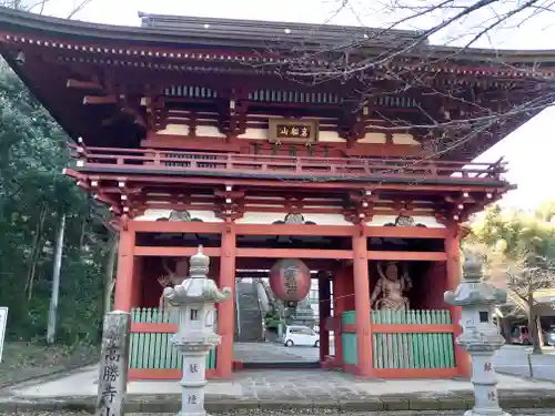 岩舟山高勝寺の山門