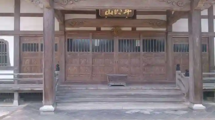 高座石寺の本殿・本堂