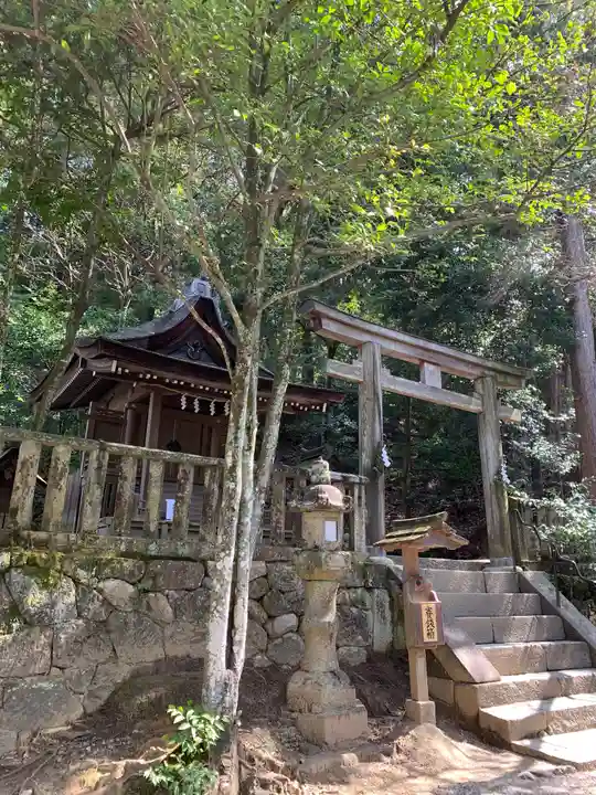 石上神宮の末社・摂社