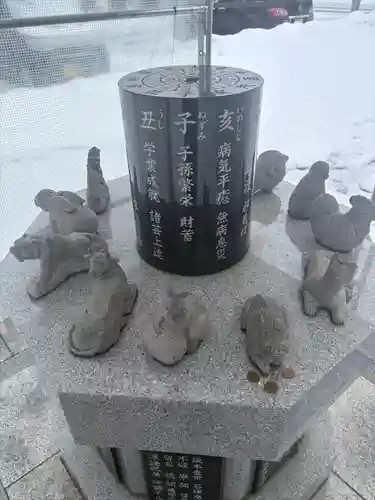 新川皇大神社の像