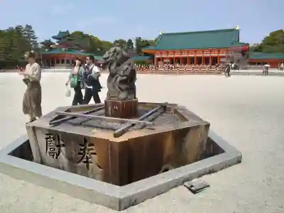平安神宮の{uncategorized: "未分類", other: "その他", undefined: "問題あり", building: "その他建物", grave: "お墓", sacred_gate: "鳥居", guardian: "狛犬", statue: "像", buddha: "仏像", history: "歴史", nature: "自然", garden: "庭園", animal: "動物", pagoda: "塔", temizu: "手水舎", mountain_gate: "山門・神門", sanctuary: "本殿・本堂", subordinate: "末社・摂社", art: "芸術", scenery: "景色", jizo: "地蔵", ema: "絵馬", goshuin: "御朱印", omikuji: "おみくじ", items: "授与品その他", amulet: "お守り", goshuincho: "御朱印帳", eats: "食事", festival: "お祭り", votive_dance: "神楽", shichigosan: "七五三参", wedding: "結婚式", experience: "体験その他", initially: "初詣", around: "周辺", anti_infection: "感染症対策"}
