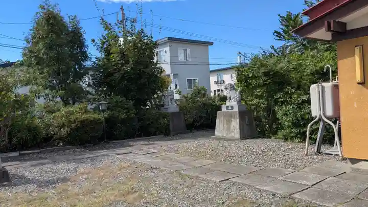 正一位出世 稲荷大明神の庭園