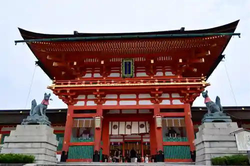 伏見稲荷大社の山門・神門