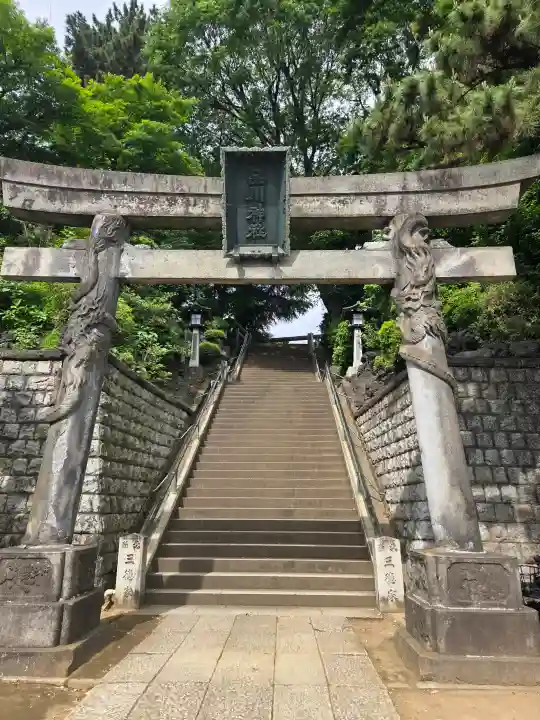 品川神社の{uncategorized: "未分類", other: "その他", undefined: "問題あり", building: "その他建物", grave: "お墓", sacred_gate: "鳥居", guardian: "狛犬", statue: "像", buddha: "仏像", history: "歴史", nature: "自然", garden: "庭園", animal: "動物", pagoda: "塔", temizu: "手水舎", mountain_gate: "山門・神門", sanctuary: "本殿・本堂", subordinate: "末社・摂社", art: "芸術", scenery: "景色", jizo: "地蔵", ema: "絵馬", goshuin: "御朱印", omikuji: "おみくじ", items: "授与品その他", amulet: "お守り", goshuincho: "御朱印帳", eats: "食事", festival: "お祭り", votive_dance: "神楽", shichigosan: "七五三参", wedding: "結婚式", experience: "体験その他", initially: "初詣", around: "周辺", anti_infection: "感染症対策"}