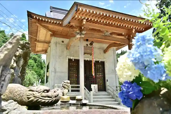 妙龍神社の本殿・本堂