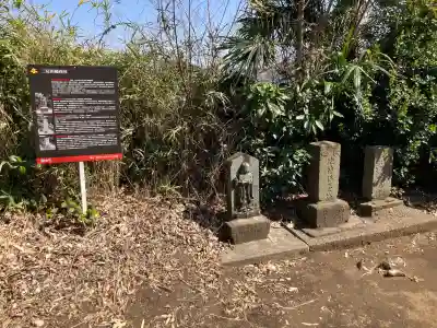 三反田稲荷神社の{uncategorized: "未分類", other: "その他", undefined: "問題あり", building: "その他建物", grave: "お墓", sacred_gate: "鳥居", guardian: "狛犬", statue: "像", buddha: "仏像", history: "歴史", nature: "自然", garden: "庭園", animal: "動物", pagoda: "塔", temizu: "手水舎", mountain_gate: "山門・神門", sanctuary: "本殿・本堂", subordinate: "末社・摂社", art: "芸術", scenery: "景色", jizo: "地蔵", ema: "絵馬", goshuin: "御朱印", omikuji: "おみくじ", items: "授与品その他", amulet: "お守り", goshuincho: "御朱印帳", eats: "食事", festival: "お祭り", votive_dance: "神楽", shichigosan: "七五三参", wedding: "結婚式", experience: "体験その他", initially: "初詣", around: "周辺", anti_infection: "感染症対策"}