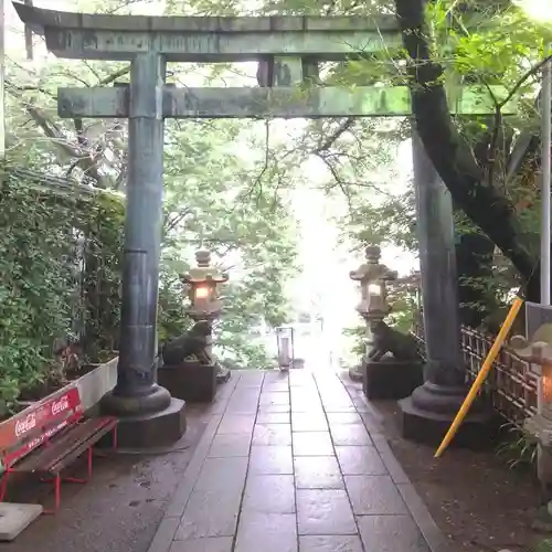 市谷亀岡八幡宮の鳥居