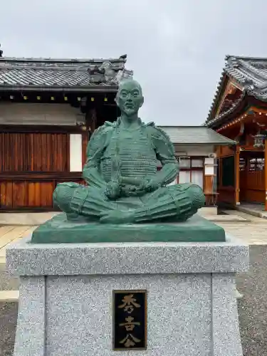 豊国神社の{uncategorized: "未分類", other: "その他", undefined: "問題あり", building: "その他建物", grave: "お墓", sacred_gate: "鳥居", guardian: "狛犬", statue: "像", buddha: "仏像", history: "歴史", nature: "自然", garden: "庭園", animal: "動物", pagoda: "塔", temizu: "手水舎", mountain_gate: "山門・神門", sanctuary: "本殿・本堂", subordinate: "末社・摂社", art: "芸術", scenery: "景色", jizo: "地蔵", ema: "絵馬", goshuin: "御朱印", omikuji: "おみくじ", items: "授与品その他", amulet: "お守り", goshuincho: "御朱印帳", eats: "食事", festival: "お祭り", votive_dance: "神楽", shichigosan: "七五三参", wedding: "結婚式", experience: "体験その他", initially: "初詣", around: "周辺", anti_infection: "感染症対策"}