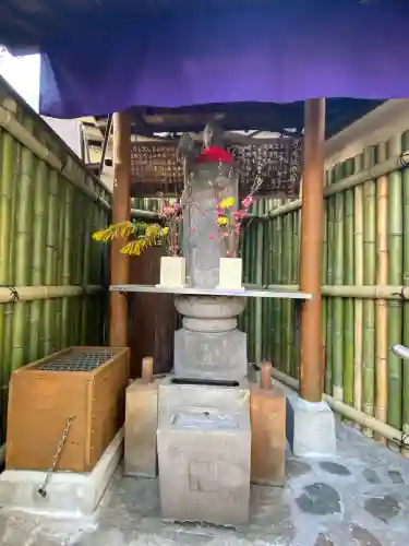 道玄坂地蔵尊の{uncategorized: "未分類", other: "その他", undefined: "問題あり", building: "その他建物", grave: "お墓", sacred_gate: "鳥居", guardian: "狛犬", statue: "像", buddha: "仏像", history: "歴史", nature: "自然", garden: "庭園", animal: "動物", pagoda: "塔", temizu: "手水舎", mountain_gate: "山門・神門", sanctuary: "本殿・本堂", subordinate: "末社・摂社", art: "芸術", scenery: "景色", jizo: "地蔵", ema: "絵馬", goshuin: "御朱印", omikuji: "おみくじ", items: "授与品その他", amulet: "お守り", goshuincho: "御朱印帳", eats: "食事", festival: "お祭り", votive_dance: "神楽", shichigosan: "七五三参", wedding: "結婚式", experience: "体験その他", initially: "初詣", around: "周辺", anti_infection: "感染症対策"}