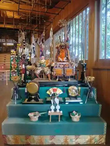 堤治神社の{uncategorized: "未分類", other: "その他", undefined: "問題あり", building: "その他建物", grave: "お墓", sacred_gate: "鳥居", guardian: "狛犬", statue: "像", buddha: "仏像", history: "歴史", nature: "自然", garden: "庭園", animal: "動物", pagoda: "塔", temizu: "手水舎", mountain_gate: "山門・神門", sanctuary: "本殿・本堂", subordinate: "末社・摂社", art: "芸術", scenery: "景色", jizo: "地蔵", ema: "絵馬", goshuin: "御朱印", omikuji: "おみくじ", items: "授与品その他", amulet: "お守り", goshuincho: "御朱印帳", eats: "食事", festival: "お祭り", votive_dance: "神楽", shichigosan: "七五三参", wedding: "結婚式", experience: "体験その他", initially: "初詣", around: "周辺", anti_infection: "感染症対策"}