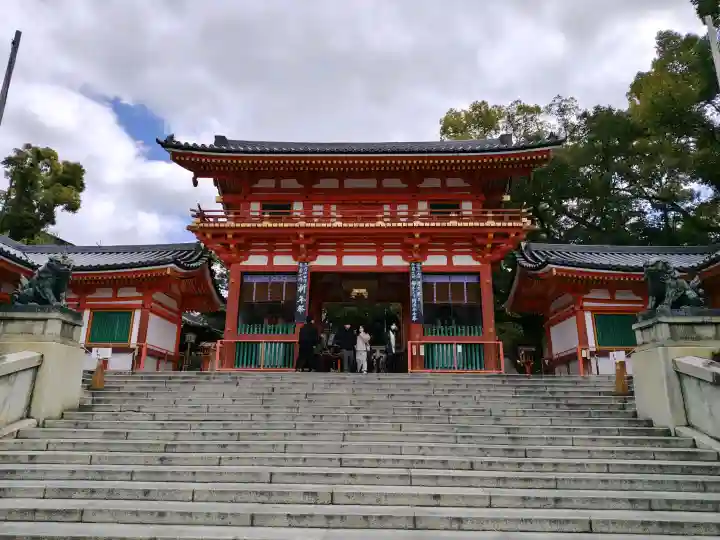 八坂神社(祇園さん)の{uncategorized: "未分類", other: "その他", undefined: "問題あり", building: "その他建物", grave: "お墓", sacred_gate: "鳥居", guardian: "狛犬", statue: "像", buddha: "仏像", history: "歴史", nature: "自然", garden: "庭園", animal: "動物", pagoda: "塔", temizu: "手水舎", mountain_gate: "山門・神門", sanctuary: "本殿・本堂", subordinate: "末社・摂社", art: "芸術", scenery: "景色", jizo: "地蔵", ema: "絵馬", goshuin: "御朱印", omikuji: "おみくじ", items: "授与品その他", amulet: "お守り", goshuincho: "御朱印帳", eats: "食事", festival: "お祭り", votive_dance: "神楽", shichigosan: "七五三参", wedding: "結婚式", experience: "体験その他", initially: "初詣", around: "周辺", anti_infection: "感染症対策"}
