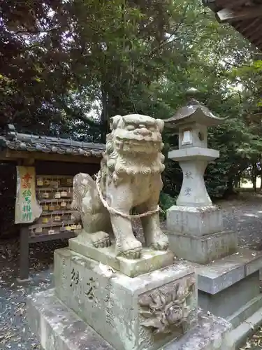 岡留熊野座神社の狛犬