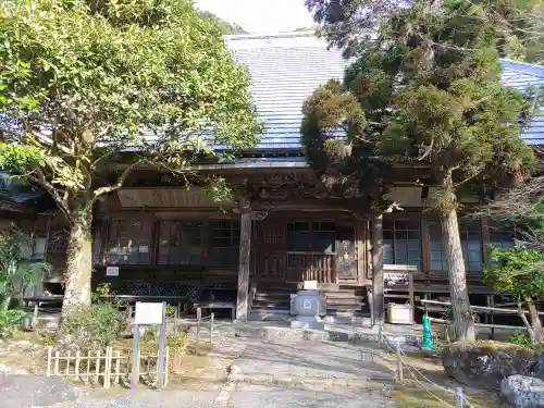 小松寺の本殿・本堂