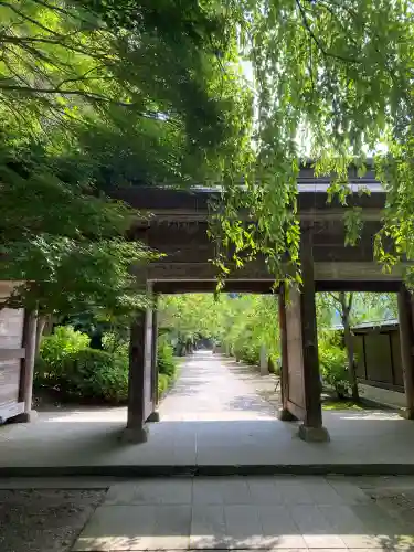 宝珠山 立石寺の{uncategorized: "未分類", other: "その他", undefined: "問題あり", building: "その他建物", grave: "お墓", sacred_gate: "鳥居", guardian: "狛犬", statue: "像", buddha: "仏像", history: "歴史", nature: "自然", garden: "庭園", animal: "動物", pagoda: "塔", temizu: "手水舎", mountain_gate: "山門・神門", sanctuary: "本殿・本堂", subordinate: "末社・摂社", art: "芸術", scenery: "景色", jizo: "地蔵", ema: "絵馬", goshuin: "御朱印", omikuji: "おみくじ", items: "授与品その他", amulet: "お守り", goshuincho: "御朱印帳", eats: "食事", festival: "お祭り", votive_dance: "神楽", shichigosan: "七五三参", wedding: "結婚式", experience: "体験その他", initially: "初詣", around: "周辺", anti_infection: "感染症対策"}