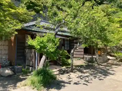 龍隠庵の{uncategorized: "未分類", other: "その他", undefined: "問題あり", building: "その他建物", grave: "お墓", sacred_gate: "鳥居", guardian: "狛犬", statue: "像", buddha: "仏像", history: "歴史", nature: "自然", garden: "庭園", animal: "動物", pagoda: "塔", temizu: "手水舎", mountain_gate: "山門・神門", sanctuary: "本殿・本堂", subordinate: "末社・摂社", art: "芸術", scenery: "景色", jizo: "地蔵", ema: "絵馬", goshuin: "御朱印", omikuji: "おみくじ", items: "授与品その他", amulet: "お守り", goshuincho: "御朱印帳", eats: "食事", festival: "お祭り", votive_dance: "神楽", shichigosan: "七五三参", wedding: "結婚式", experience: "体験その他", initially: "初詣", around: "周辺", anti_infection: "感染症対策"}