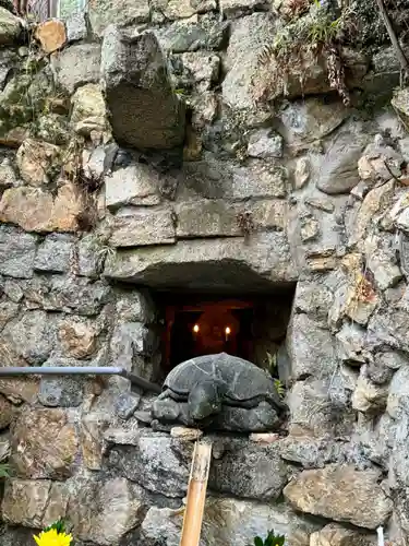 亀の水不動尊・梅香庵(木食寺)跡(京都府)