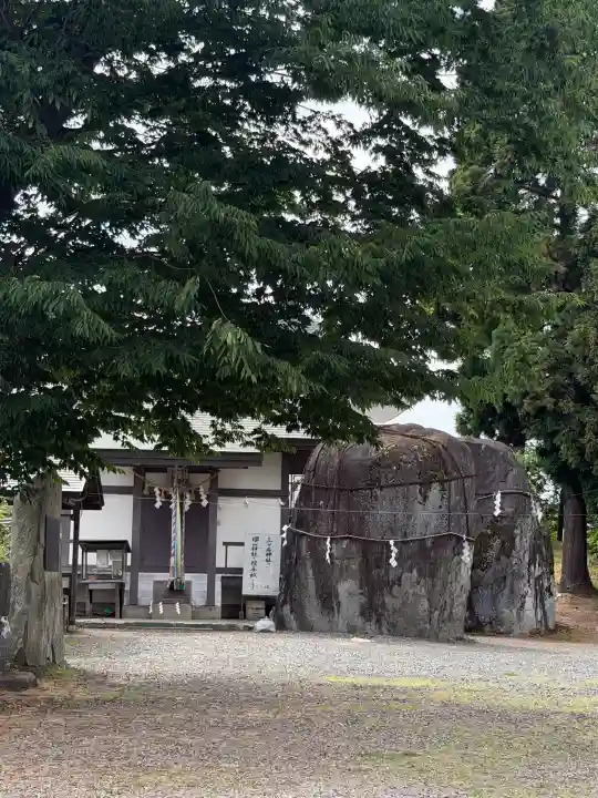 三ツ石神社(岩手県)