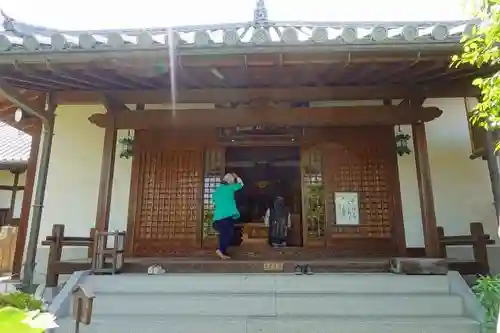 石光寺の本殿