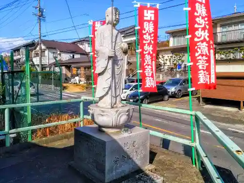 祠（親池地蔵菩薩）の地蔵