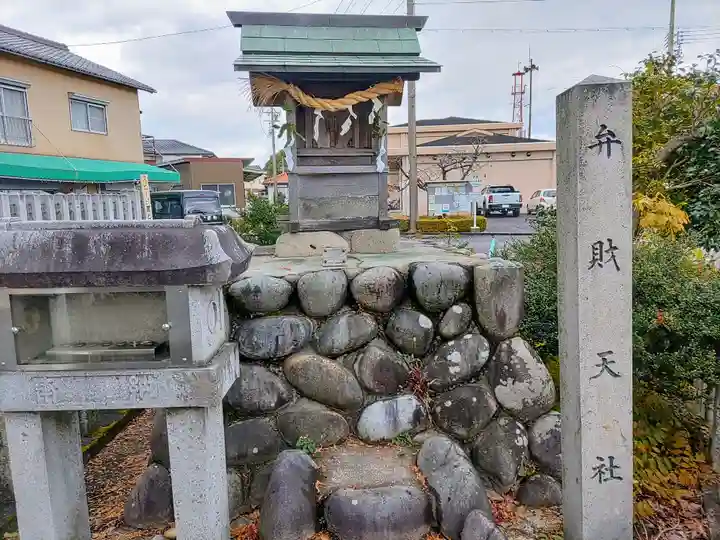 白山神社(上小口)の末社・摂社
