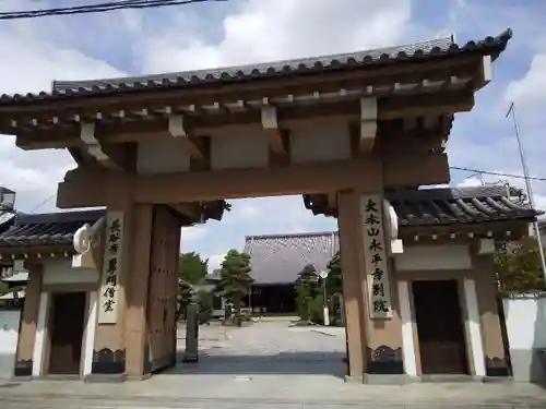 永平寺別院長谷寺の山門