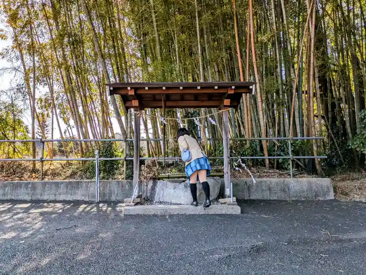 石曽根諏訪神社の手水舎
