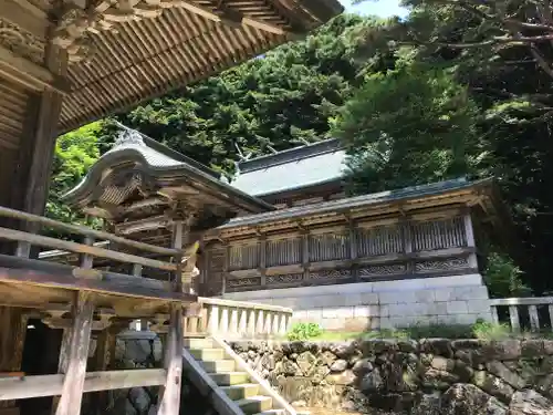 金華山黄金山神社の本殿