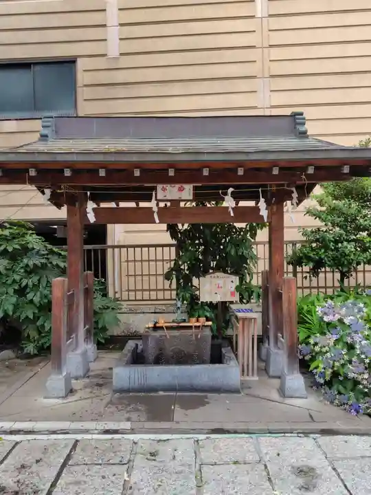 氷川鍬神社の手水舎