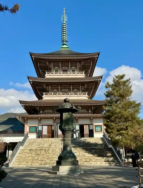 善光寺の{uncategorized: "未分類", other: "その他", undefined: "問題あり", building: "その他建物", grave: "お墓", sacred_gate: "鳥居", guardian: "狛犬", statue: "像", buddha: "仏像", history: "歴史", nature: "自然", garden: "庭園", animal: "動物", pagoda: "塔", temizu: "手水舎", mountain_gate: "山門・神門", sanctuary: "本殿・本堂", subordinate: "末社・摂社", art: "芸術", scenery: "景色", jizo: "地蔵", ema: "絵馬", goshuin: "御朱印", omikuji: "おみくじ", items: "授与品その他", amulet: "お守り", goshuincho: "御朱印帳", eats: "食事", festival: "お祭り", votive_dance: "神楽", shichigosan: "七五三参", wedding: "結婚式", experience: "体験その他", initially: "初詣", around: "周辺", anti_infection: "感染症対策"}