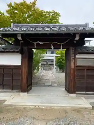 梅宮大社の山門・神門