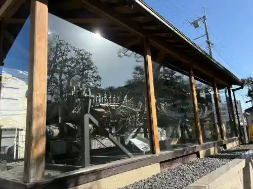 飛行神社の{uncategorized: "未分類", other: "その他", undefined: "問題あり", building: "その他建物", grave: "お墓", sacred_gate: "鳥居", guardian: "狛犬", statue: "像", buddha: "仏像", history: "歴史", nature: "自然", garden: "庭園", animal: "動物", pagoda: "塔", temizu: "手水舎", mountain_gate: "山門・神門", sanctuary: "本殿・本堂", subordinate: "末社・摂社", art: "芸術", scenery: "景色", jizo: "地蔵", ema: "絵馬", goshuin: "御朱印", omikuji: "おみくじ", items: "授与品その他", amulet: "お守り", goshuincho: "御朱印帳", eats: "食事", festival: "お祭り", votive_dance: "神楽", shichigosan: "七五三参", wedding: "結婚式", experience: "体験その他", initially: "初詣", around: "周辺", anti_infection: "感染症対策"}