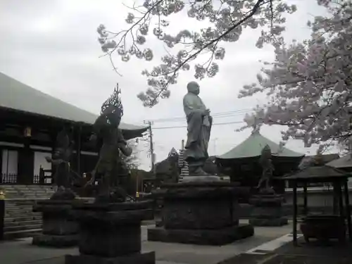 長勝寺の像