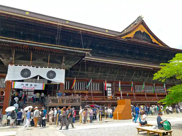 善光寺の本殿・本堂