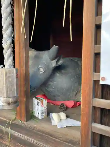 御厨神社の像