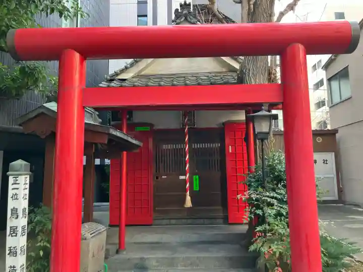鳥居稲荷神社の{uncategorized: "未分類", other: "その他", undefined: "問題あり", building: "その他建物", grave: "お墓", sacred_gate: "鳥居", guardian: "狛犬", statue: "像", buddha: "仏像", history: "歴史", nature: "自然", garden: "庭園", animal: "動物", pagoda: "塔", temizu: "手水舎", mountain_gate: "山門・神門", sanctuary: "本殿・本堂", subordinate: "末社・摂社", art: "芸術", scenery: "景色", jizo: "地蔵", ema: "絵馬", goshuin: "御朱印", omikuji: "おみくじ", items: "授与品その他", amulet: "お守り", goshuincho: "御朱印帳", eats: "食事", festival: "お祭り", votive_dance: "神楽", shichigosan: "七五三参", wedding: "結婚式", experience: "体験その他", initially: "初詣", around: "周辺", anti_infection: "感染症対策"}
