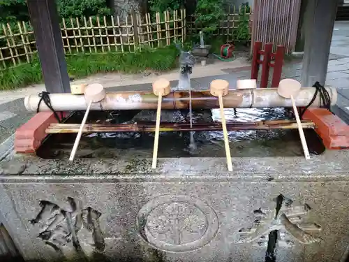 越ヶ谷久伊豆神社の手水舎