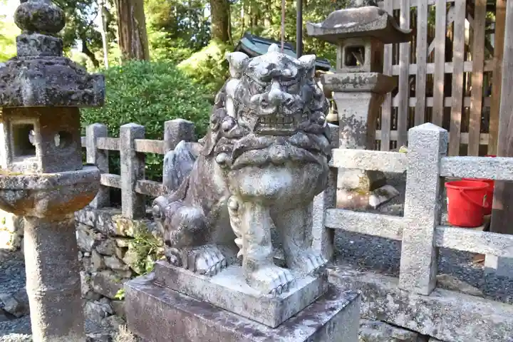 愛宕神社(阿多古神社)の狛犬