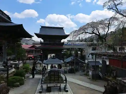 西方寺の{uncategorized: "未分類", other: "その他", undefined: "問題あり", building: "その他建物", grave: "お墓", sacred_gate: "鳥居", guardian: "狛犬", statue: "像", buddha: "仏像", history: "歴史", nature: "自然", garden: "庭園", animal: "動物", pagoda: "塔", temizu: "手水舎", mountain_gate: "山門・神門", sanctuary: "本殿・本堂", subordinate: "末社・摂社", art: "芸術", scenery: "景色", jizo: "地蔵", ema: "絵馬", goshuin: "御朱印", omikuji: "おみくじ", items: "授与品その他", amulet: "お守り", goshuincho: "御朱印帳", eats: "食事", festival: "お祭り", votive_dance: "神楽", shichigosan: "七五三参", wedding: "結婚式", experience: "体験その他", initially: "初詣", around: "周辺", anti_infection: "感染症対策"}