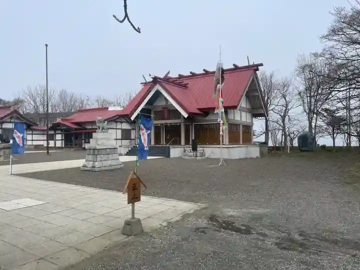 釧路護国神社の{uncategorized: "未分類", other: "その他", undefined: "問題あり", building: "その他建物", grave: "お墓", sacred_gate: "鳥居", guardian: "狛犬", statue: "像", buddha: "仏像", history: "歴史", nature: "自然", garden: "庭園", animal: "動物", pagoda: "塔", temizu: "手水舎", mountain_gate: "山門・神門", sanctuary: "本殿・本堂", subordinate: "末社・摂社", art: "芸術", scenery: "景色", jizo: "地蔵", ema: "絵馬", goshuin: "御朱印", omikuji: "おみくじ", items: "授与品その他", amulet: "お守り", goshuincho: "御朱印帳", eats: "食事", festival: "お祭り", votive_dance: "神楽", shichigosan: "七五三参", wedding: "結婚式", experience: "体験その他", initially: "初詣", around: "周辺", anti_infection: "感染症対策"}