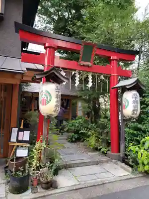 五十稲荷神社(栄寿稲荷神社)の鳥居