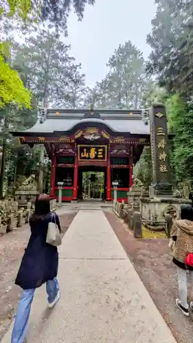三峯神社の{uncategorized: "未分類", other: "その他", undefined: "問題あり", building: "その他建物", grave: "お墓", sacred_gate: "鳥居", guardian: "狛犬", statue: "像", buddha: "仏像", history: "歴史", nature: "自然", garden: "庭園", animal: "動物", pagoda: "塔", temizu: "手水舎", mountain_gate: "山門・神門", sanctuary: "本殿・本堂", subordinate: "末社・摂社", art: "芸術", scenery: "景色", jizo: "地蔵", ema: "絵馬", goshuin: "御朱印", omikuji: "おみくじ", items: "授与品その他", amulet: "お守り", goshuincho: "御朱印帳", eats: "食事", festival: "お祭り", votive_dance: "神楽", shichigosan: "七五三参", wedding: "結婚式", experience: "体験その他", initially: "初詣", around: "周辺", anti_infection: "感染症対策"}