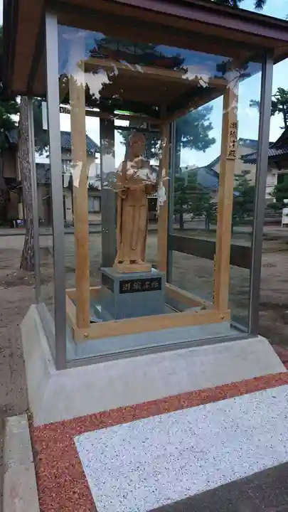 放生津八幡宮の像