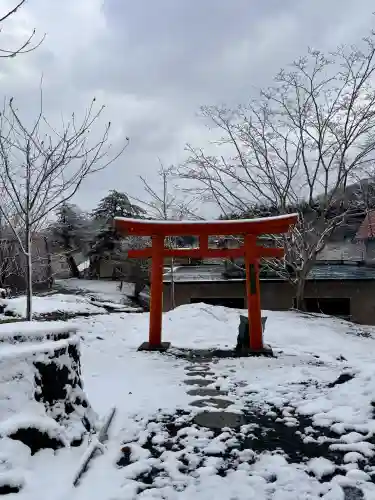 湯倉神社の{uncategorized: "未分類", other: "その他", undefined: "問題あり", building: "その他建物", grave: "お墓", sacred_gate: "鳥居", guardian: "狛犬", statue: "像", buddha: "仏像", history: "歴史", nature: "自然", garden: "庭園", animal: "動物", pagoda: "塔", temizu: "手水舎", mountain_gate: "山門・神門", sanctuary: "本殿・本堂", subordinate: "末社・摂社", art: "芸術", scenery: "景色", jizo: "地蔵", ema: "絵馬", goshuin: "御朱印", omikuji: "おみくじ", items: "授与品その他", amulet: "お守り", goshuincho: "御朱印帳", eats: "食事", festival: "お祭り", votive_dance: "神楽", shichigosan: "七五三参", wedding: "結婚式", experience: "体験その他", initially: "初詣", around: "周辺", anti_infection: "感染症対策"}