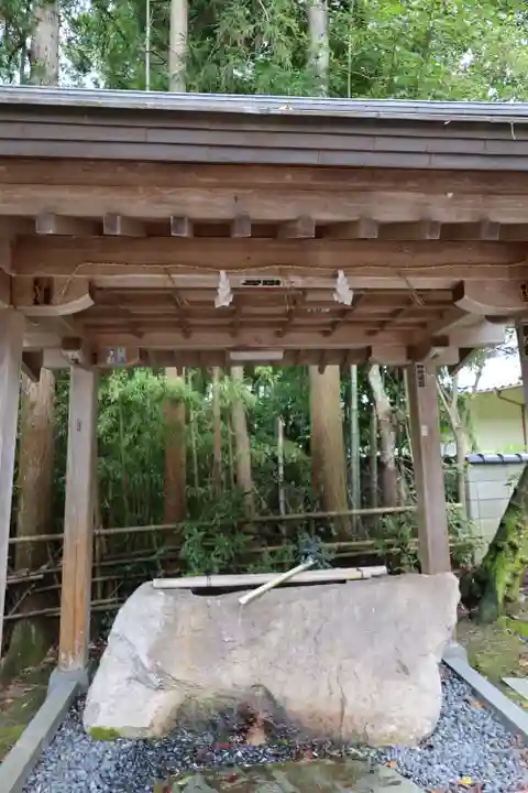 松江城山稲荷神社の手水舎