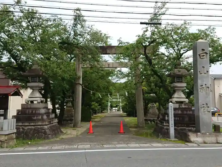 白山神社(木曽川町黒田)の鳥居