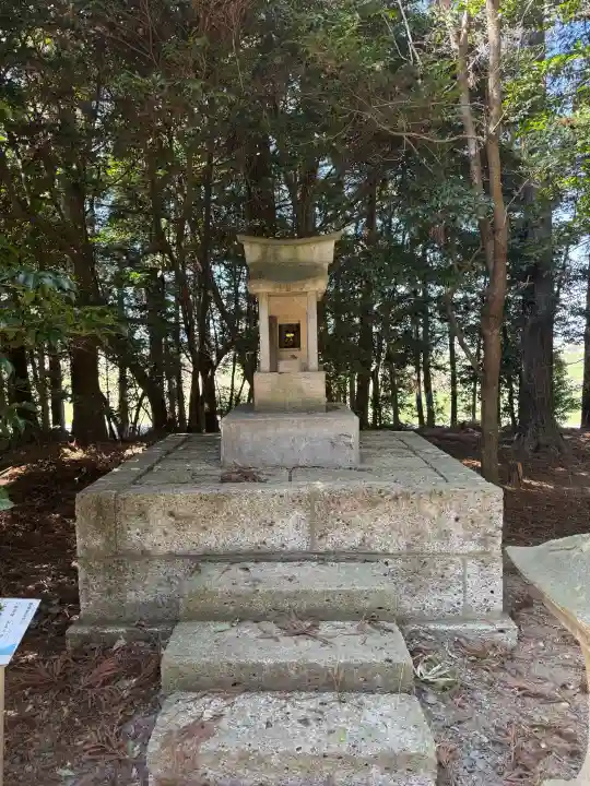 下野 星宮神社の{uncategorized: "未分類", other: "その他", undefined: "問題あり", building: "その他建物", grave: "お墓", sacred_gate: "鳥居", guardian: "狛犬", statue: "像", buddha: "仏像", history: "歴史", nature: "自然", garden: "庭園", animal: "動物", pagoda: "塔", temizu: "手水舎", mountain_gate: "山門・神門", sanctuary: "本殿・本堂", subordinate: "末社・摂社", art: "芸術", scenery: "景色", jizo: "地蔵", ema: "絵馬", goshuin: "御朱印", omikuji: "おみくじ", items: "授与品その他", amulet: "お守り", goshuincho: "御朱印帳", eats: "食事", festival: "お祭り", votive_dance: "神楽", shichigosan: "七五三参", wedding: "結婚式", experience: "体験その他", initially: "初詣", around: "周辺", anti_infection: "感染症対策"}